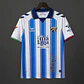 CAMISA MÁLAGA CF 26/27 PRINCIPAL - Azul e Branca Listrada - Thumbnail 1