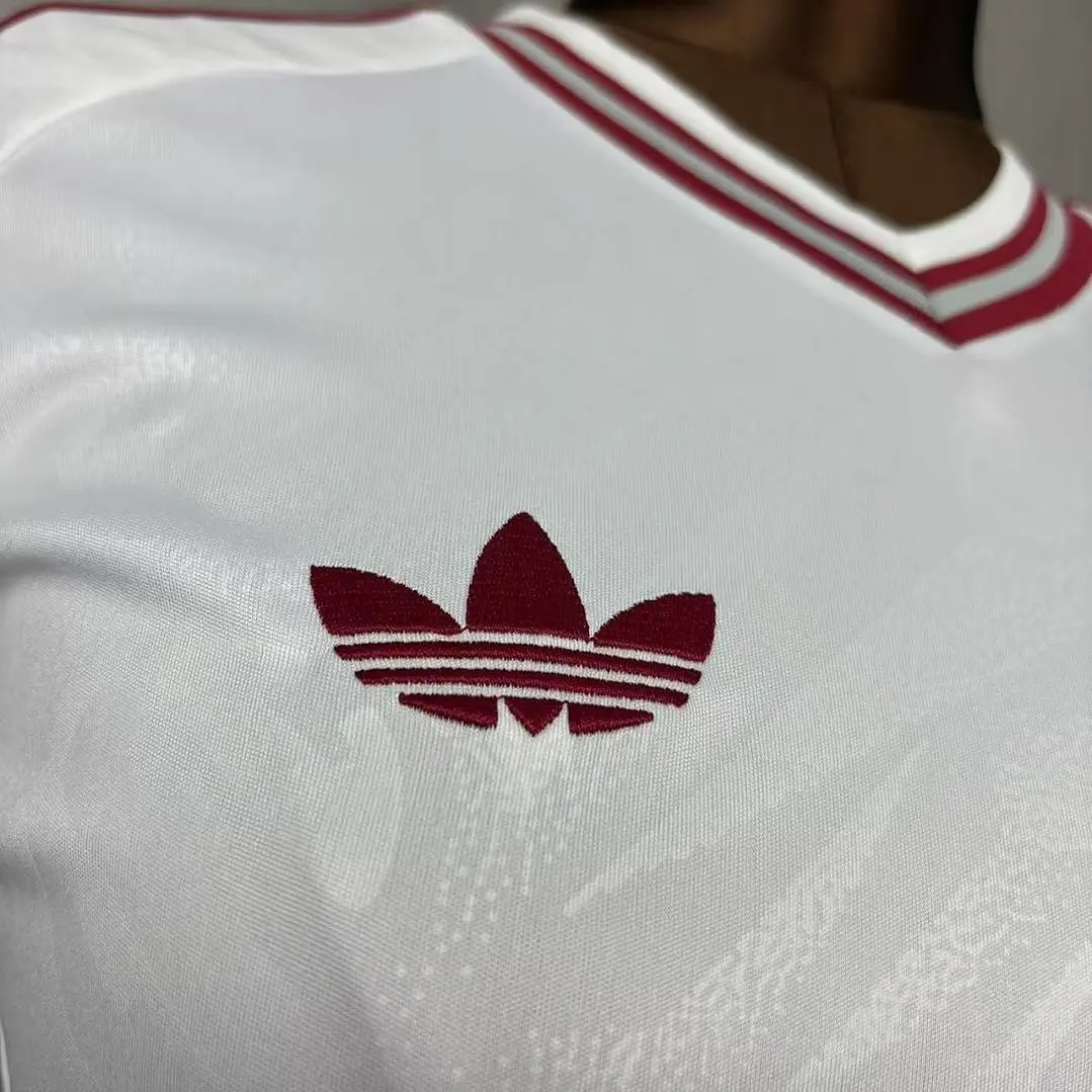 CAMISA LIVERPOOL 26/27 FORA - Branca - Feminina 5