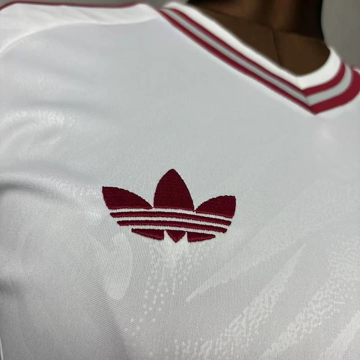 CAMISA LIVERPOOL 26/27 FORA - Branca - Feminina 5