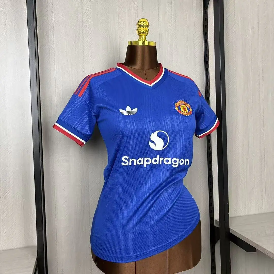 CAMISA MANCHESTER UNITED 26/27 FORA - Azul - Feminina 6