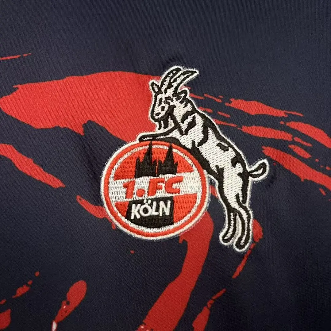 CAMISA COLÔNIA (1. FC KÖLN) 26/27 TERCEIRA - Azul-Marinho e Vermelha 2