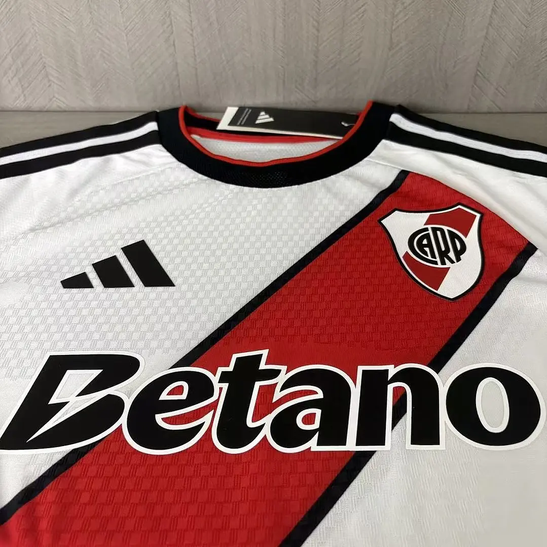 CAMISA RIVER PLATE 26/27 CASA - Branca com Faixa Vermelha - Versão Jogador Slim Fit 4