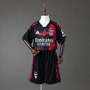 CONJUNTO INFANTIL BENFICA 26/27 TERCEIRA - Preta e Vermelha