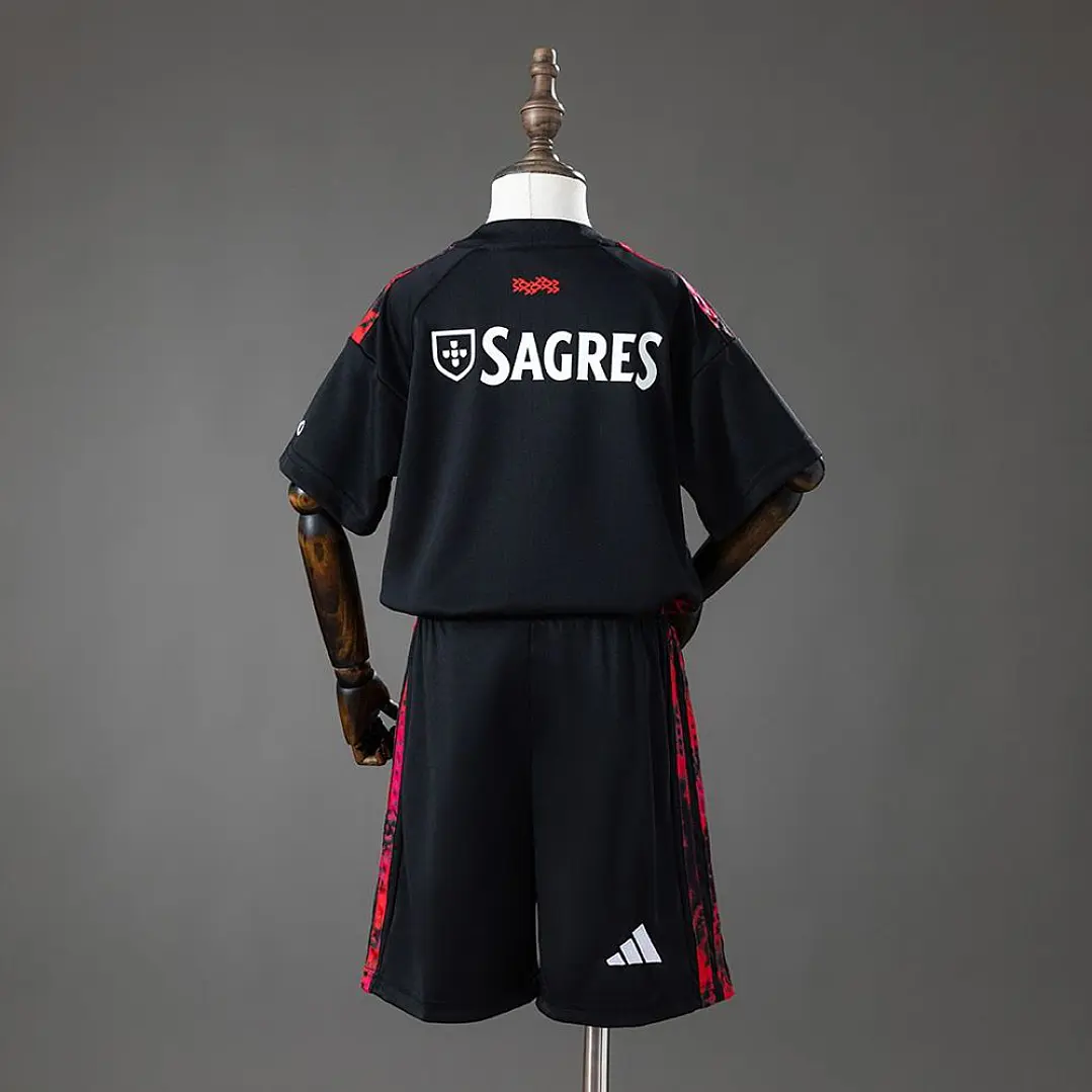 CONJUNTO INFANTIL BENFICA 26/27 TERCEIRA - Preta e Vermelha 2