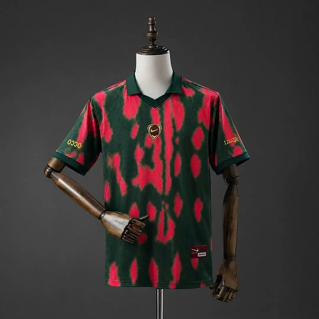 CAMISA MARROCOS TOTAL 90 TRAVIS SCOTT x NIKE RETRÔ, Verde militar e rosa 1