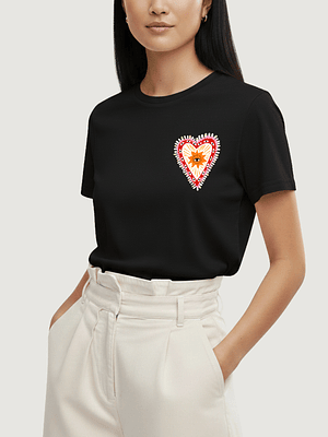 Camiseta Corazon sol amuleto