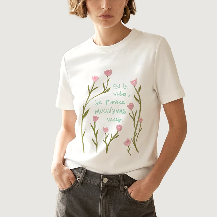 Camiseta En la vida se florece muchísimas veces 1