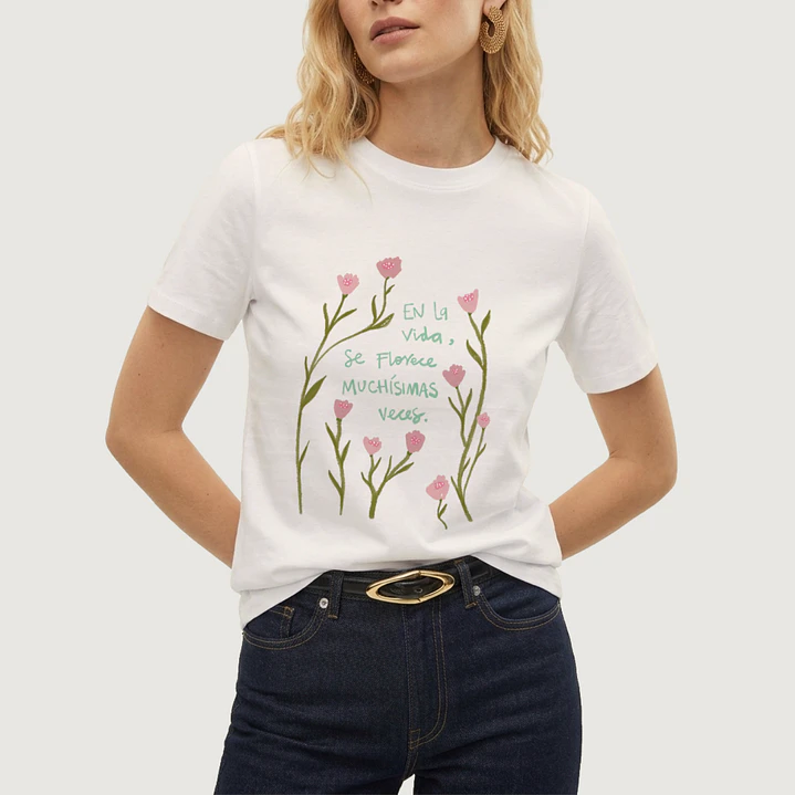 Camiseta En la vida se florece muchísimas veces 1