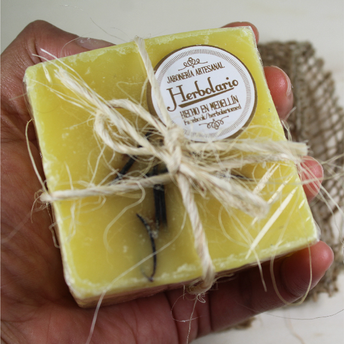 Shampu Herbolario Romero y aloe vera 180 g  2