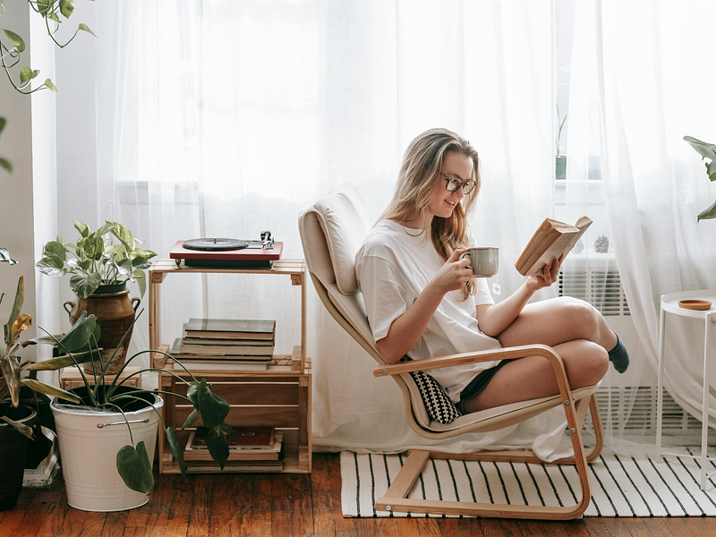 6 beneficios de tener un rincón lector acogedor en casa