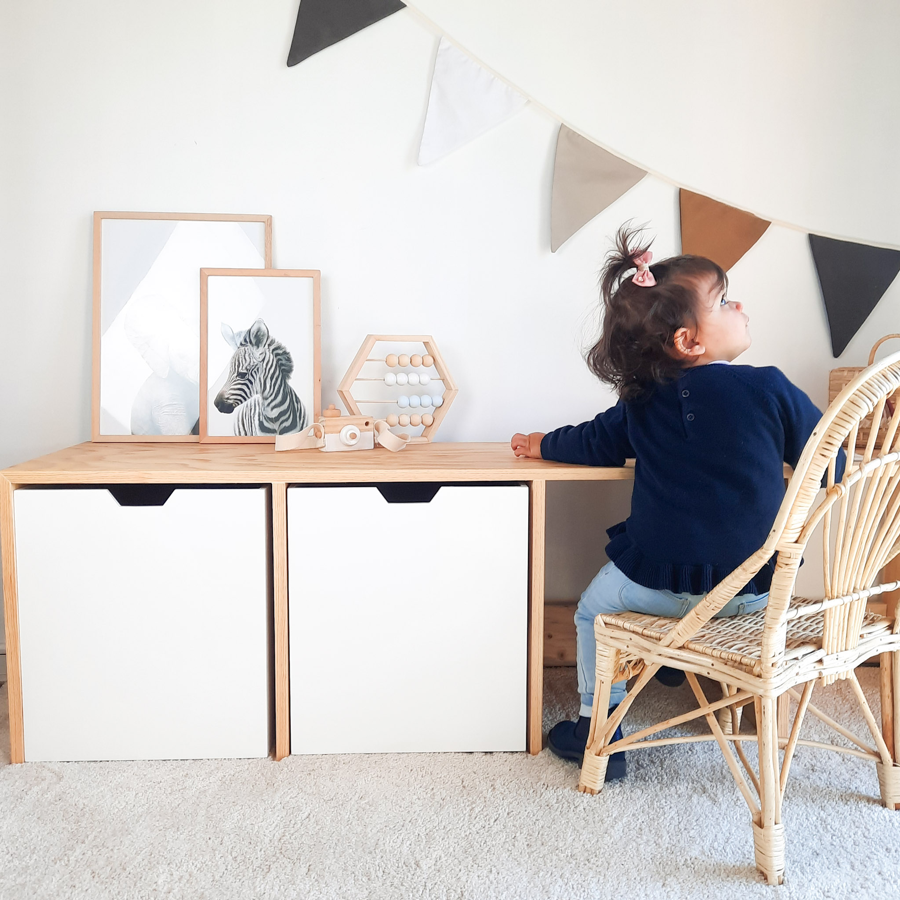 Escritorio Infantil / Organizador 2 cajones con ruedas ocultas  2