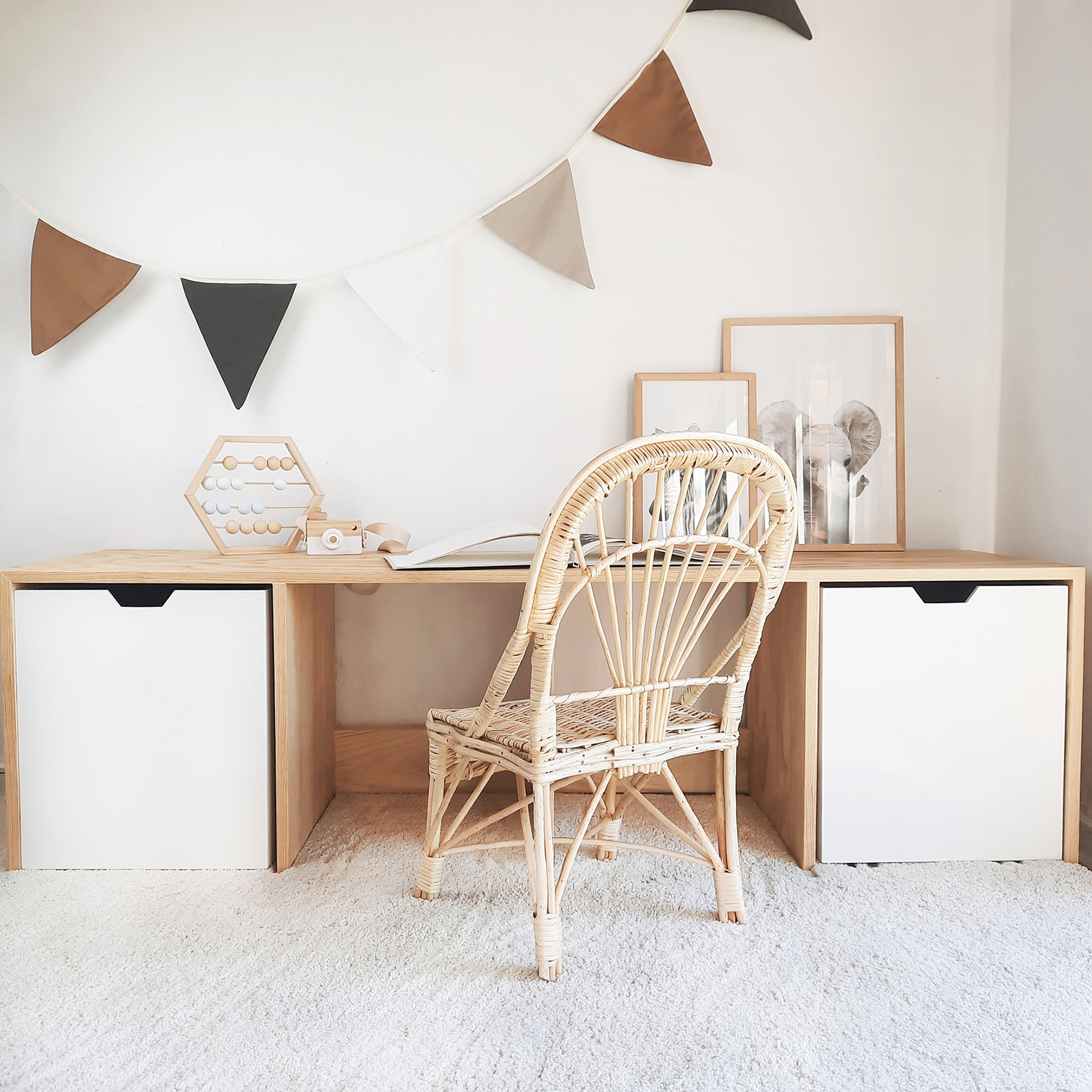 Escritorio Infantil / Organizador 2 cajones con ruedas ocultas  3