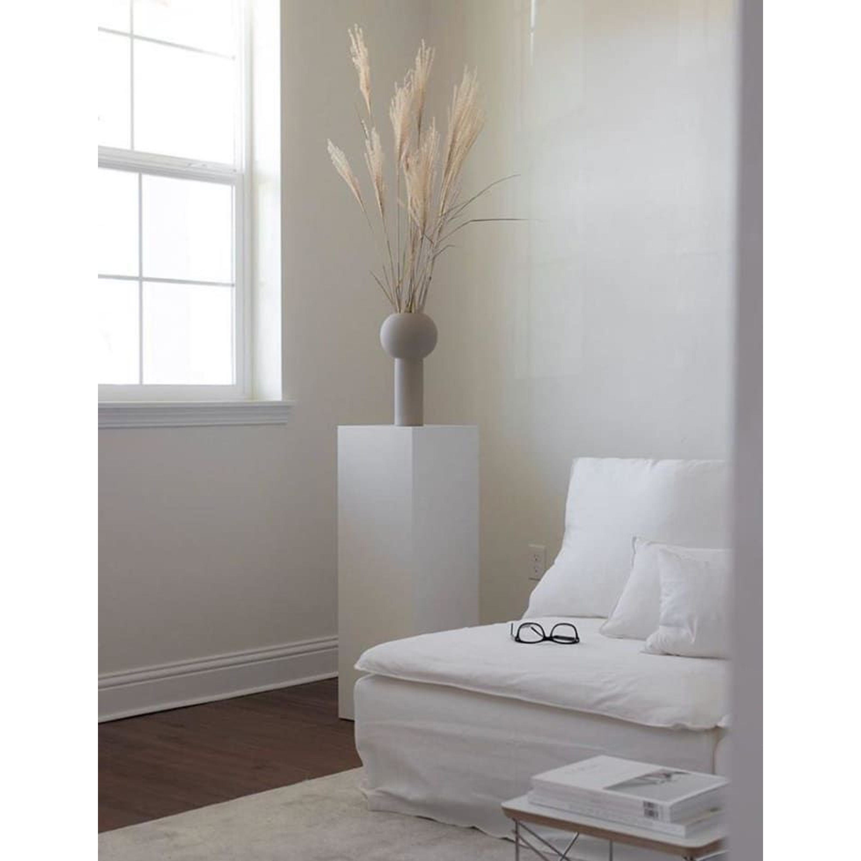 Pedestal para escultura Maison / Plinto blanco 7