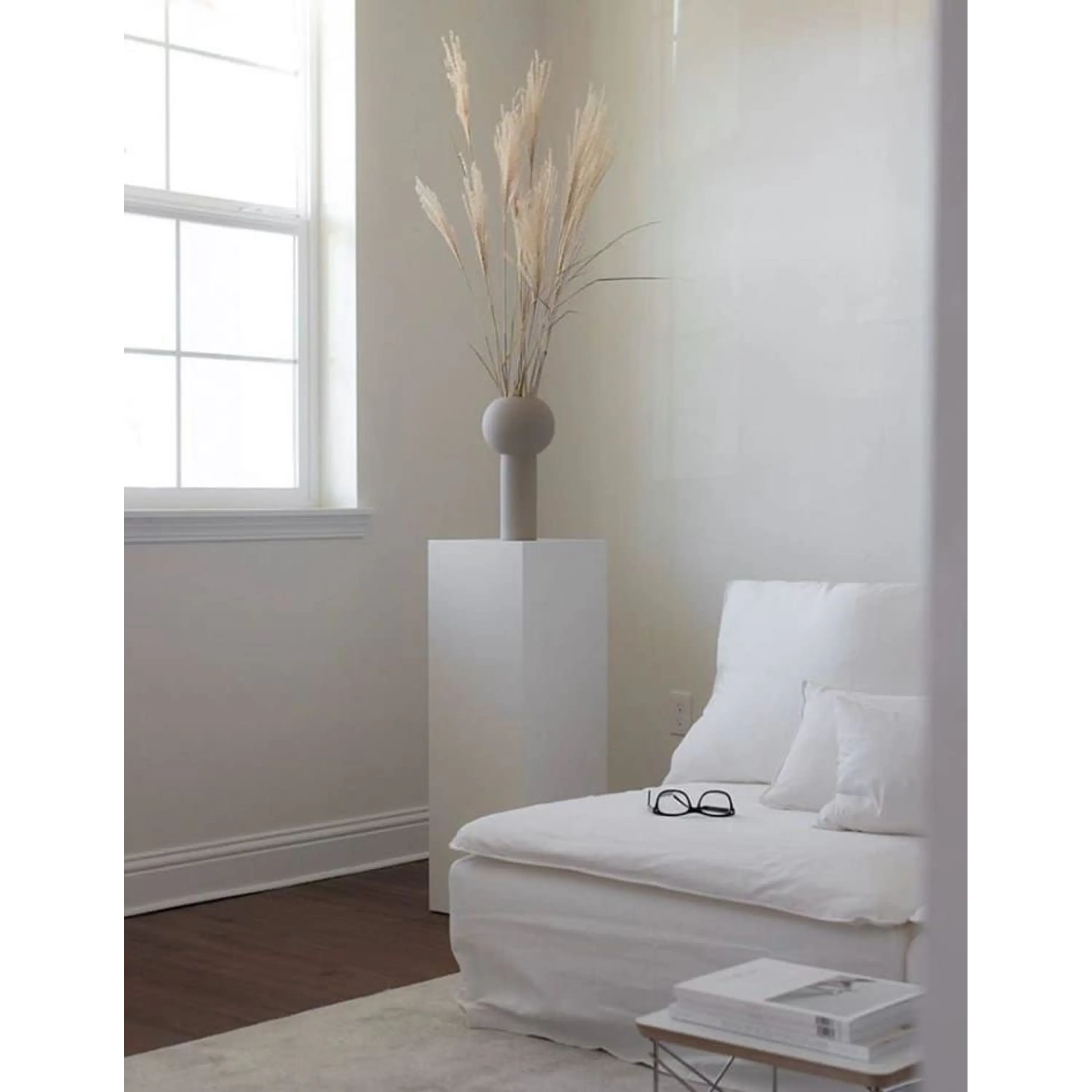 Pedestal para escultura Maison / Plinto blanco 7