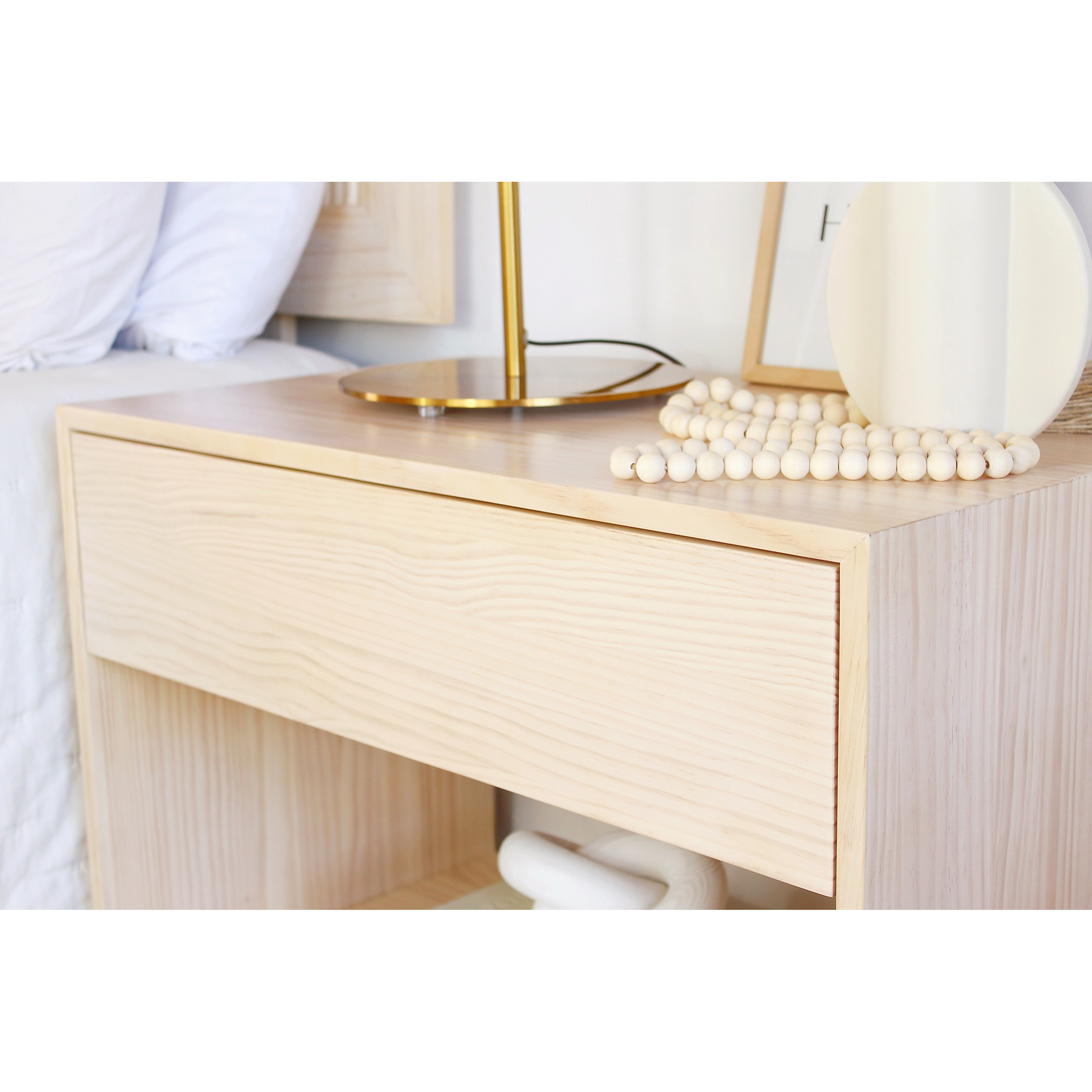 Velador de madera / Modelo Malta blanqueado  3