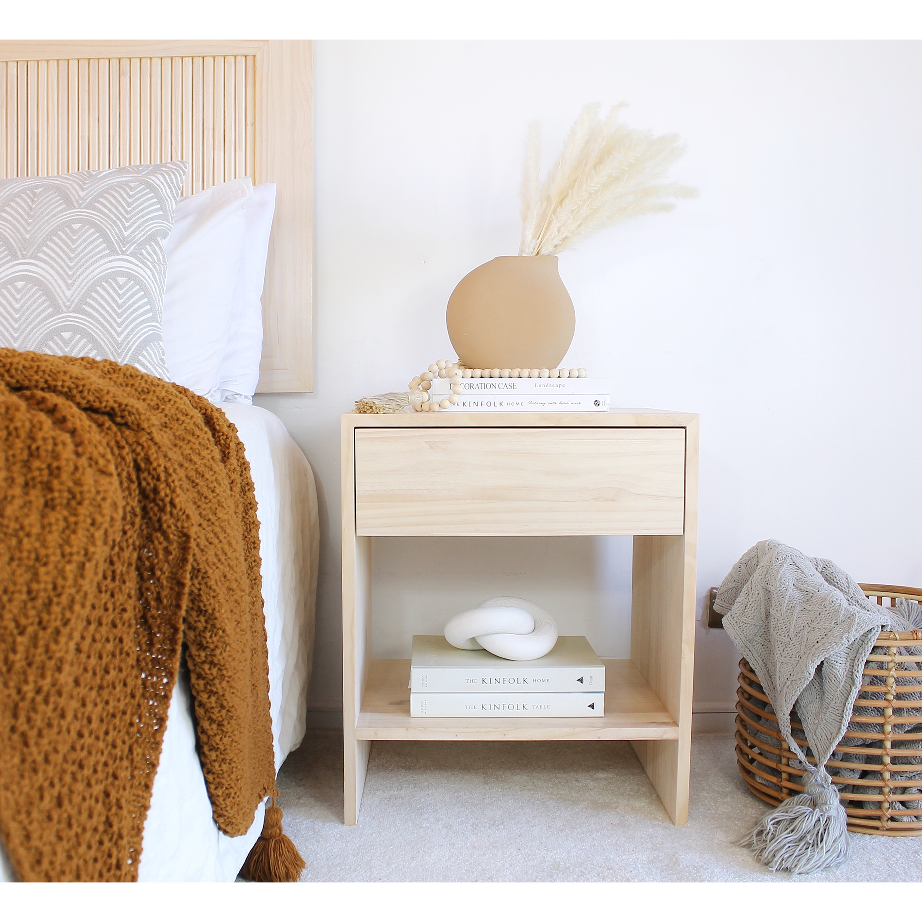 Velador de madera / Modelo Malta blanqueado  4