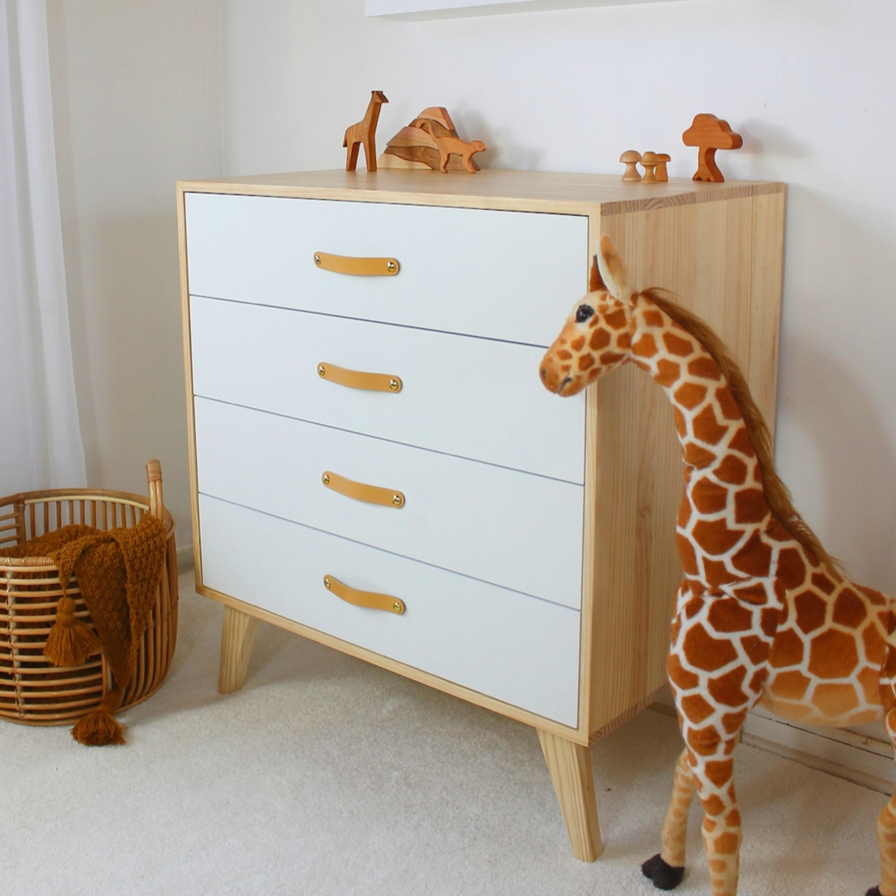 Cómoda Mavis estructura de madera  3