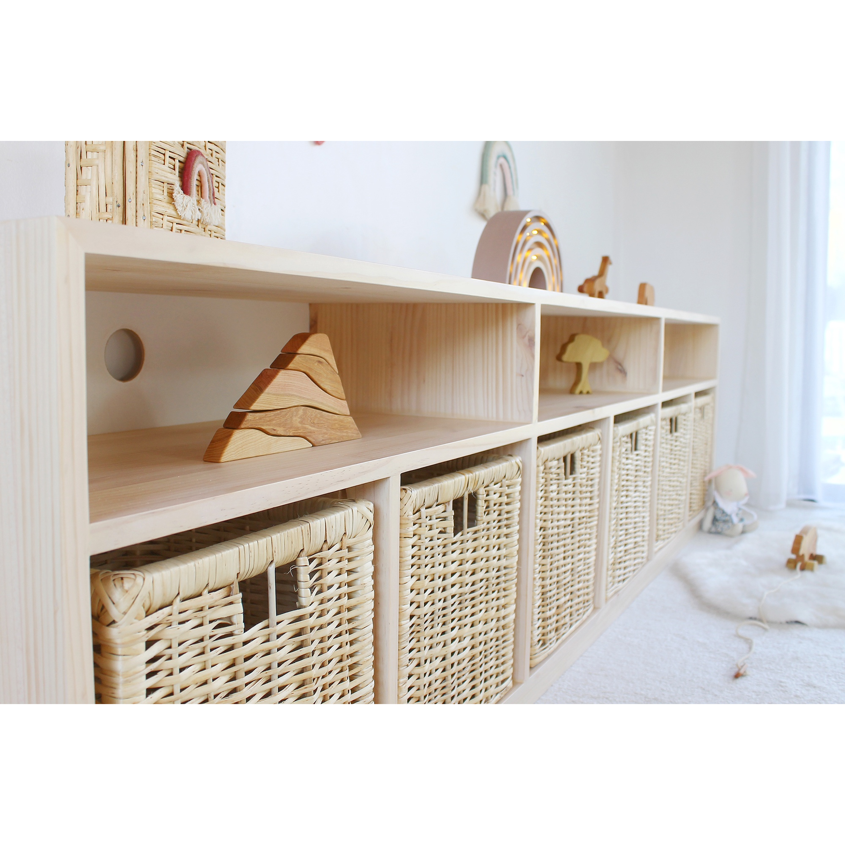 Mueble organizador con mimbres / Modelo Nobu madera blanqueada 5