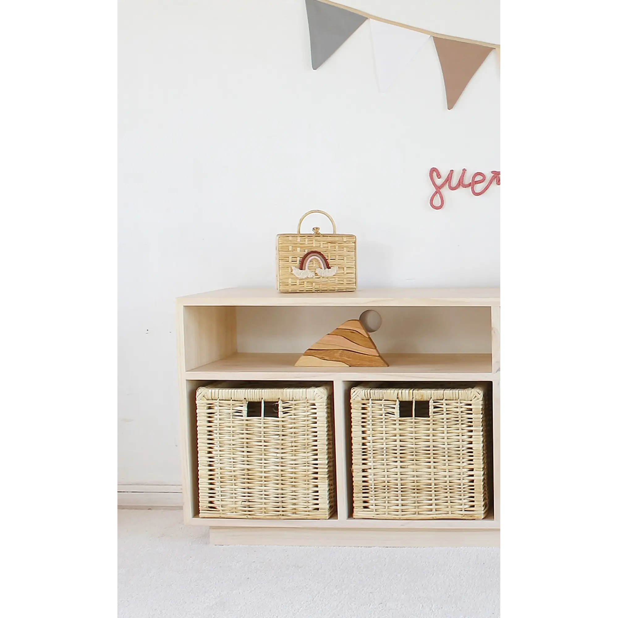 Mueble organizador con mimbres / Modelo Nobu madera blanqueada 4