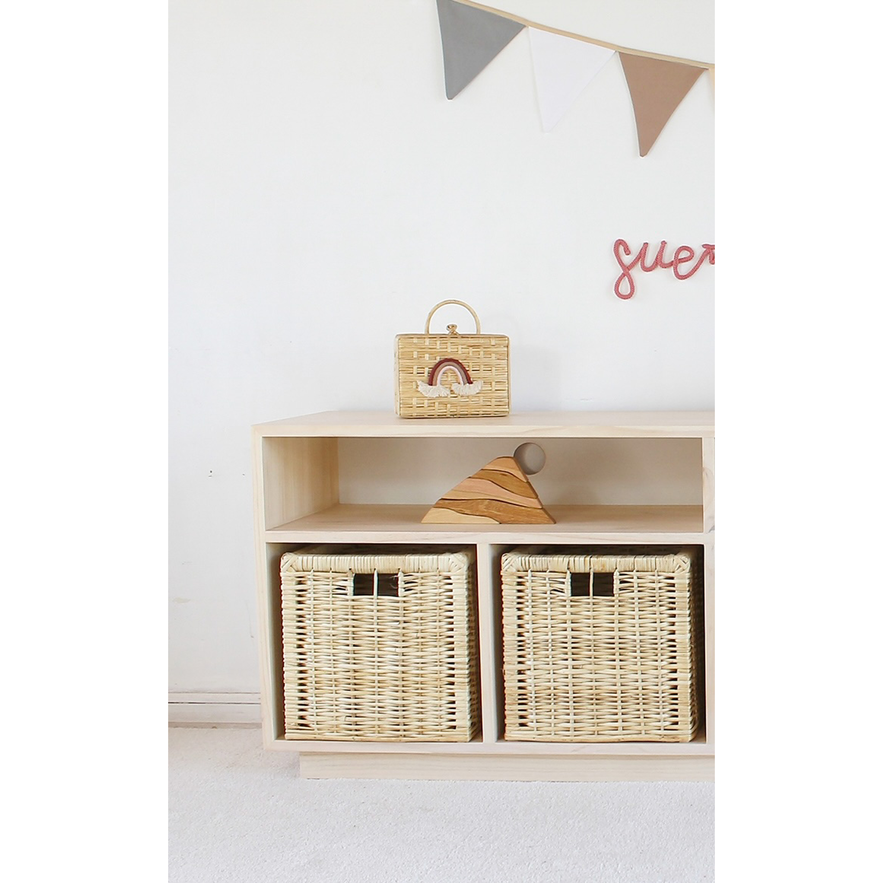 Mueble organizador con mimbres / Modelo Nobu madera blanqueada 4