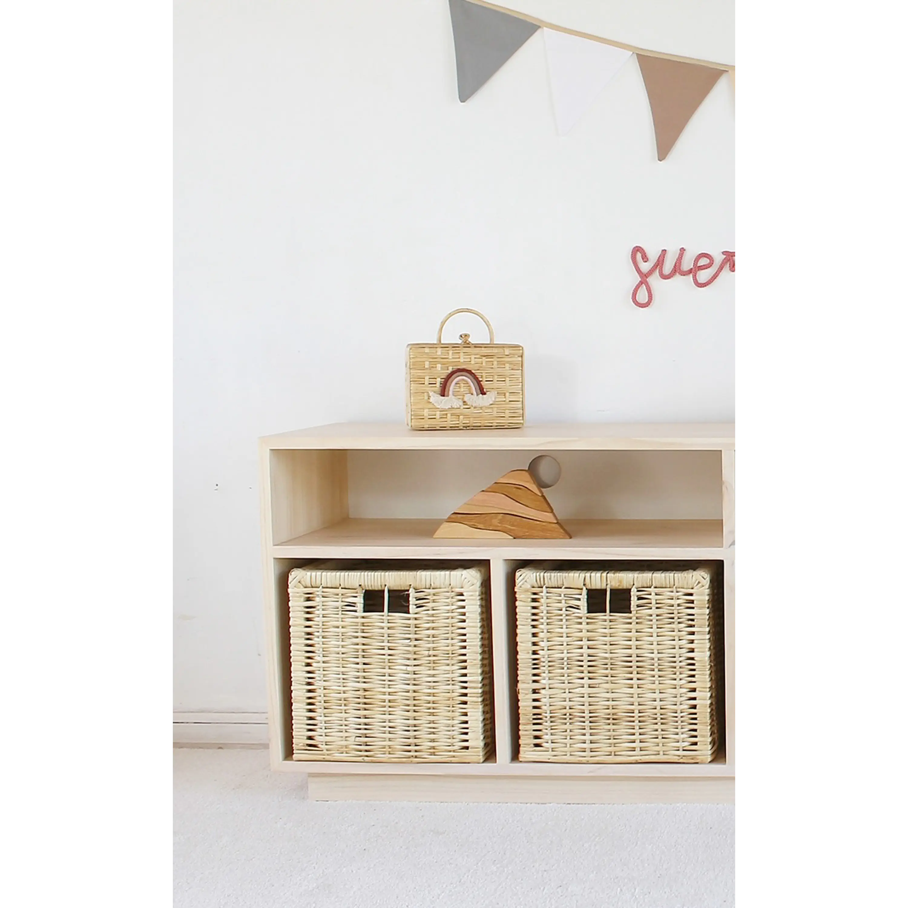 Mueble organizador con mimbres / Modelo Nobu madera blanqueada 4