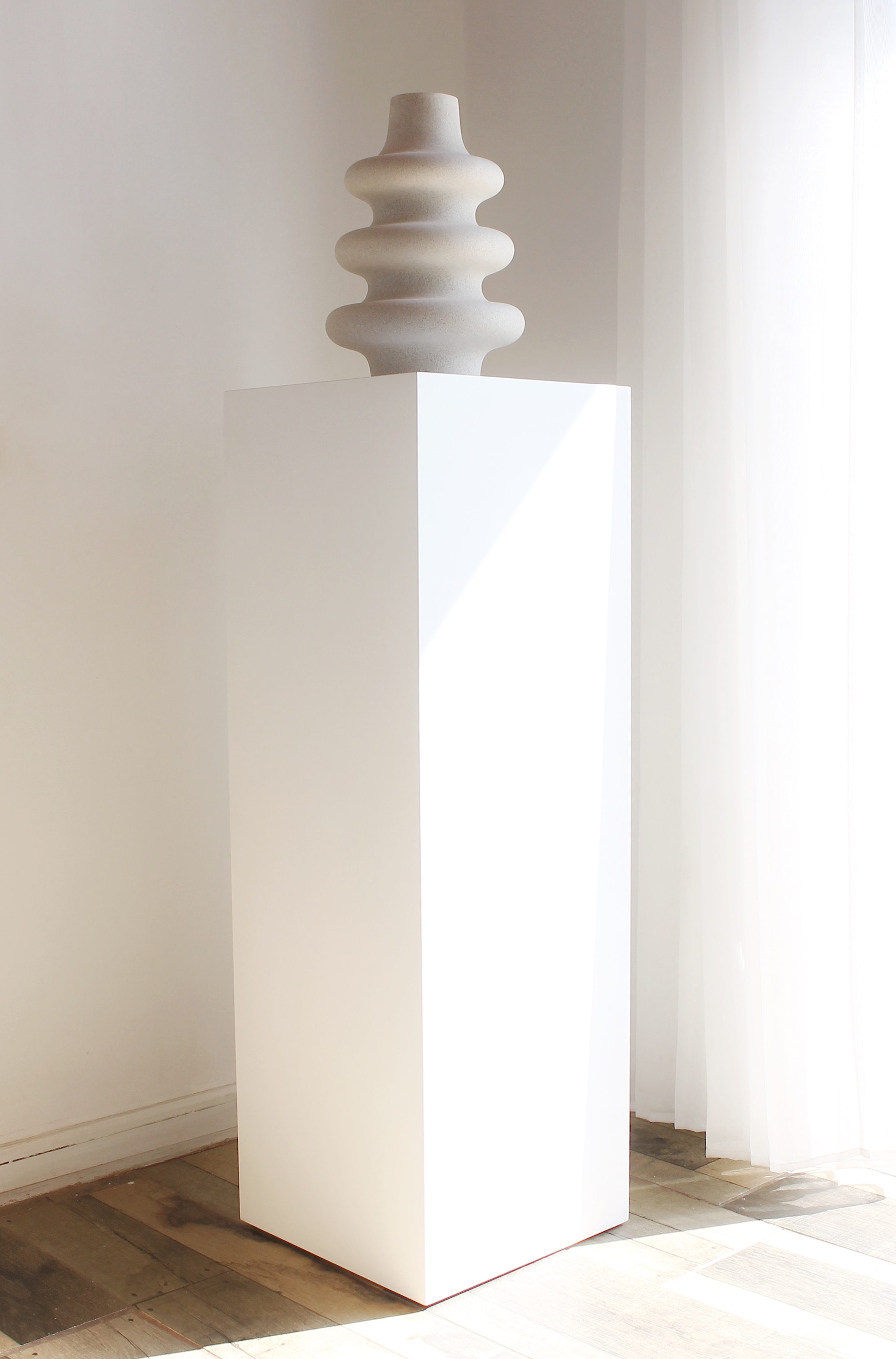 Pedestal para escultura Maison / Plinto blanco 4