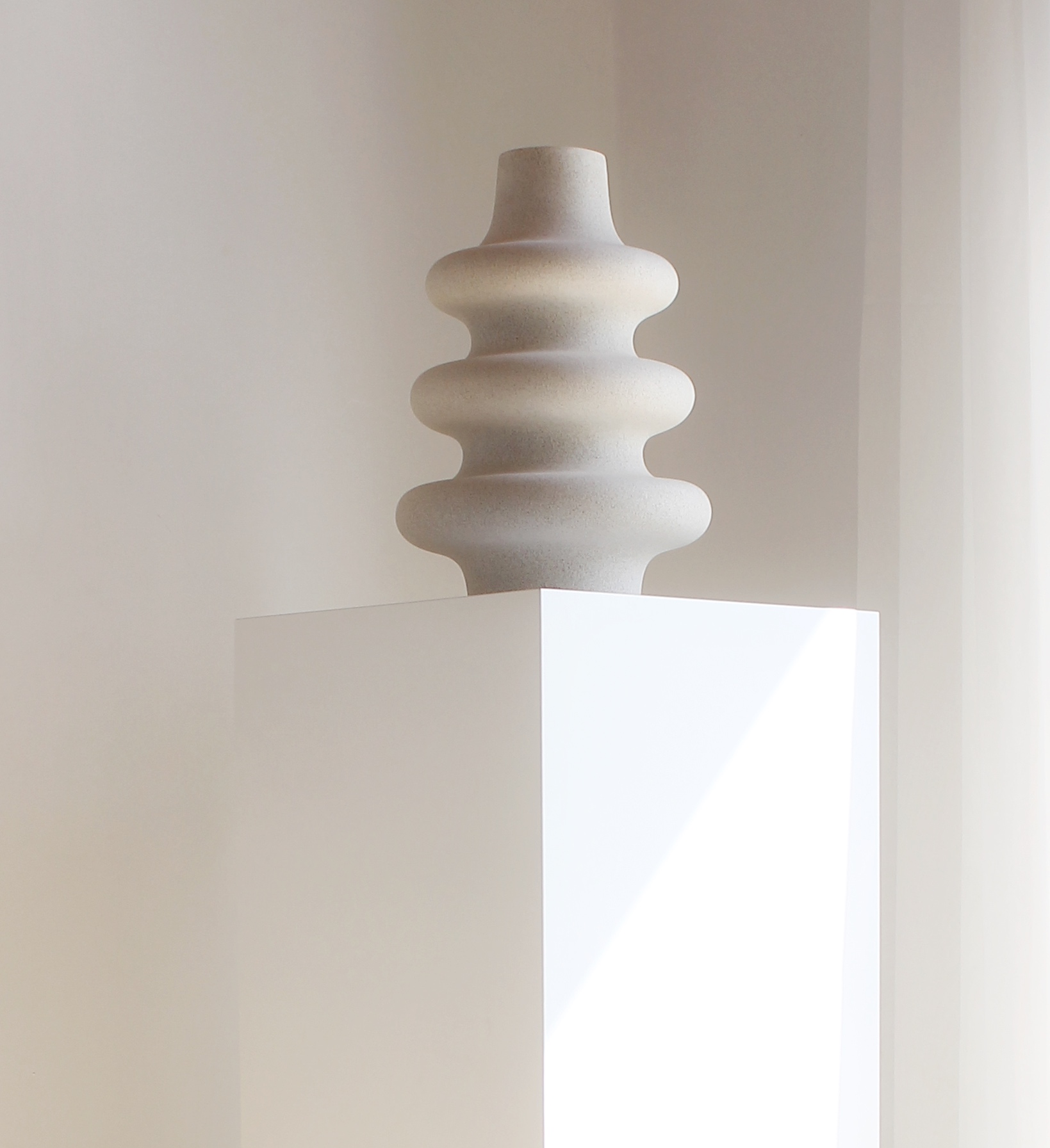Pedestal para escultura Maison / Plinto blanco 3