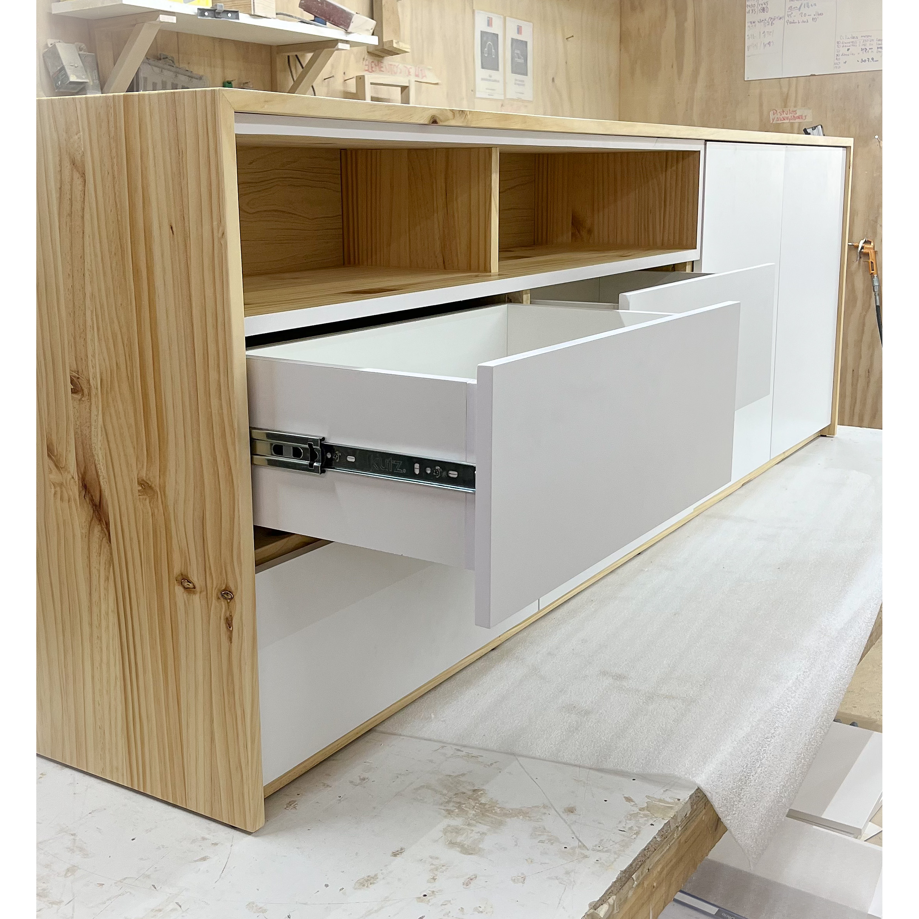 Buffet Verona / Rack borde madera y frentes blancos   3