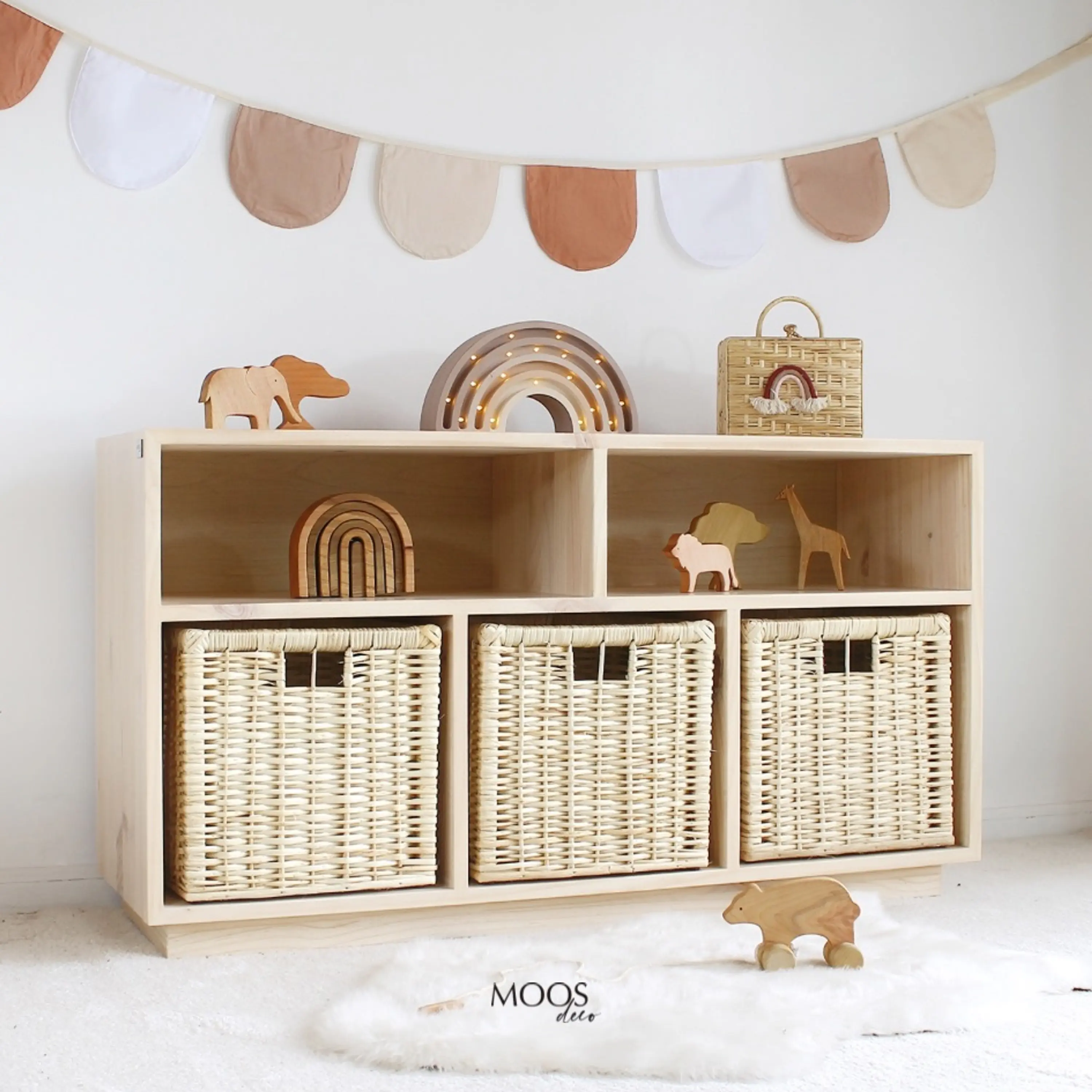 Mueble organizador con mimbres / Modelo Nobu madera blanqueada 1