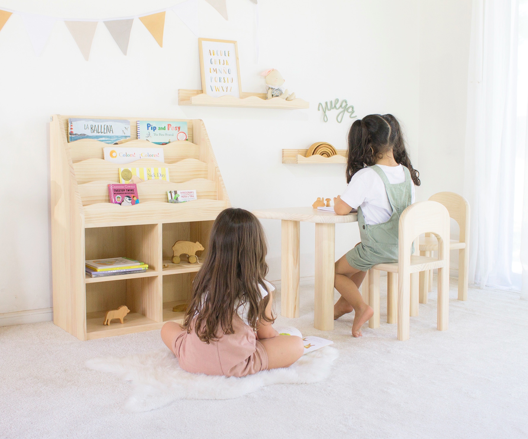 Conjunto de mesa infantil + 2 sillas Waves  5