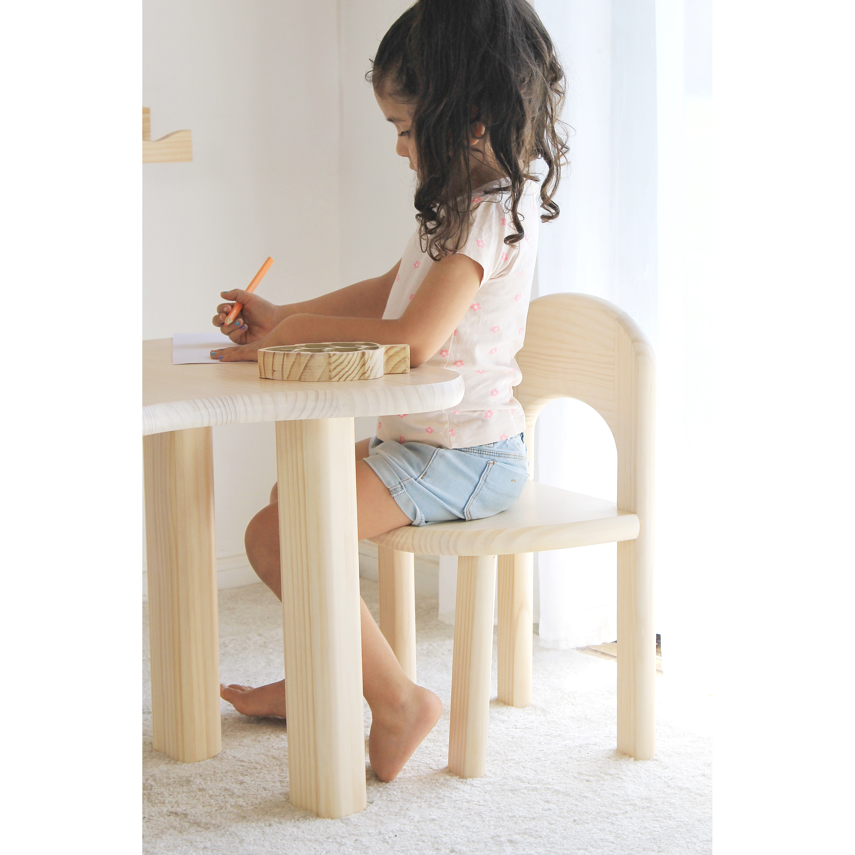 Conjunto de mesa infantil + 2 sillas Waves (Opción colores)  7