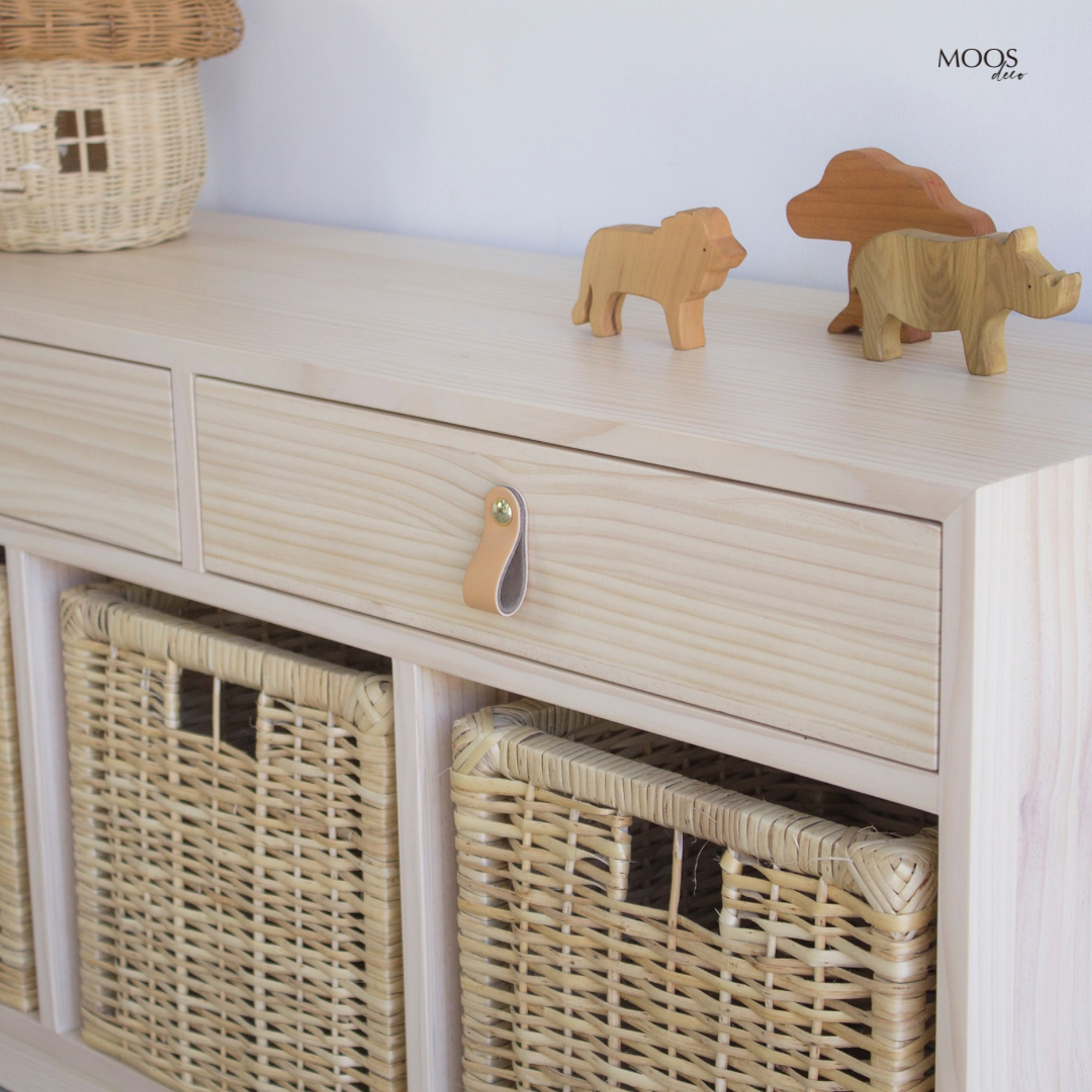 Velador organizador Alice madera blanqueada / 3 cestas  2