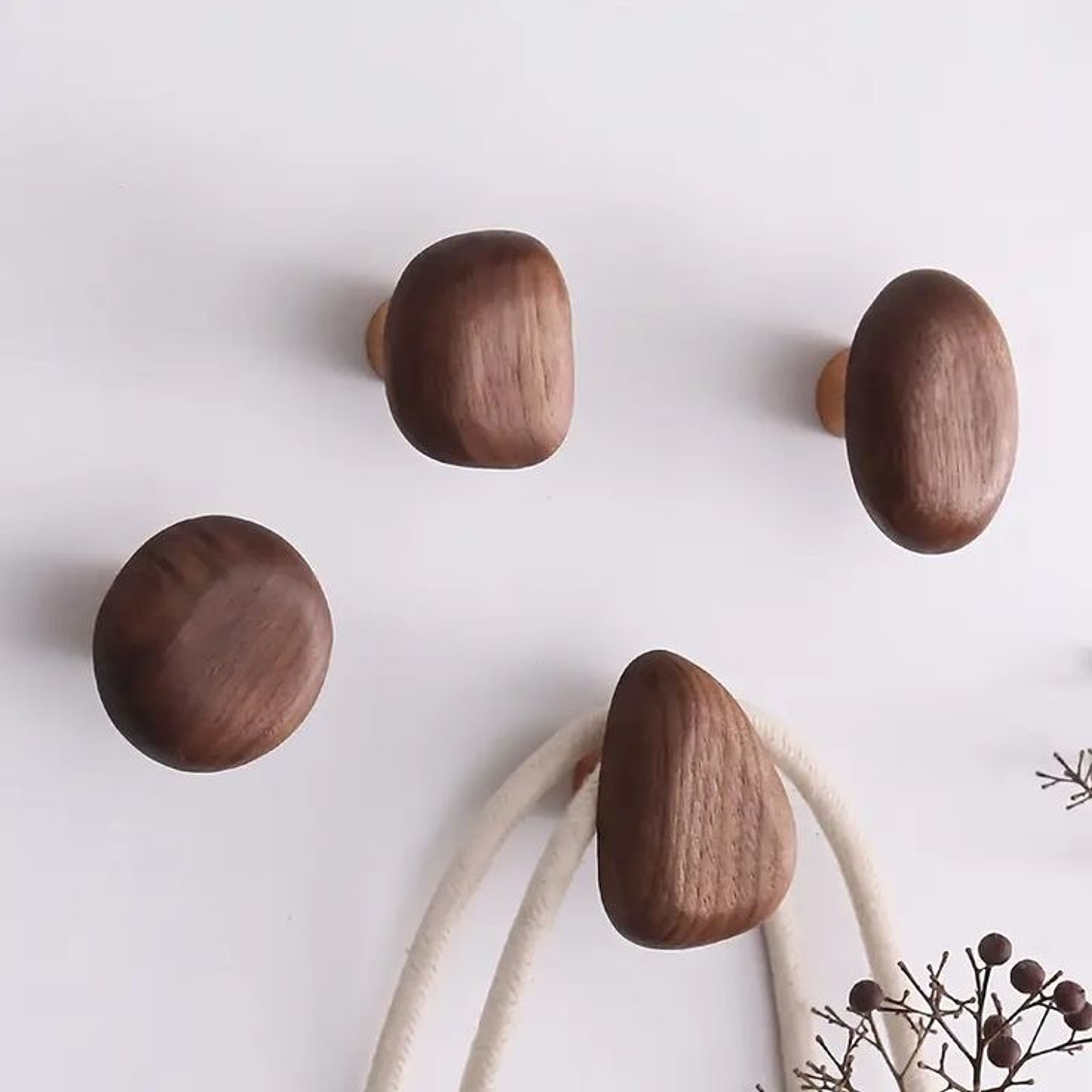 Set 4 percheros de madera diseño orgánico  3