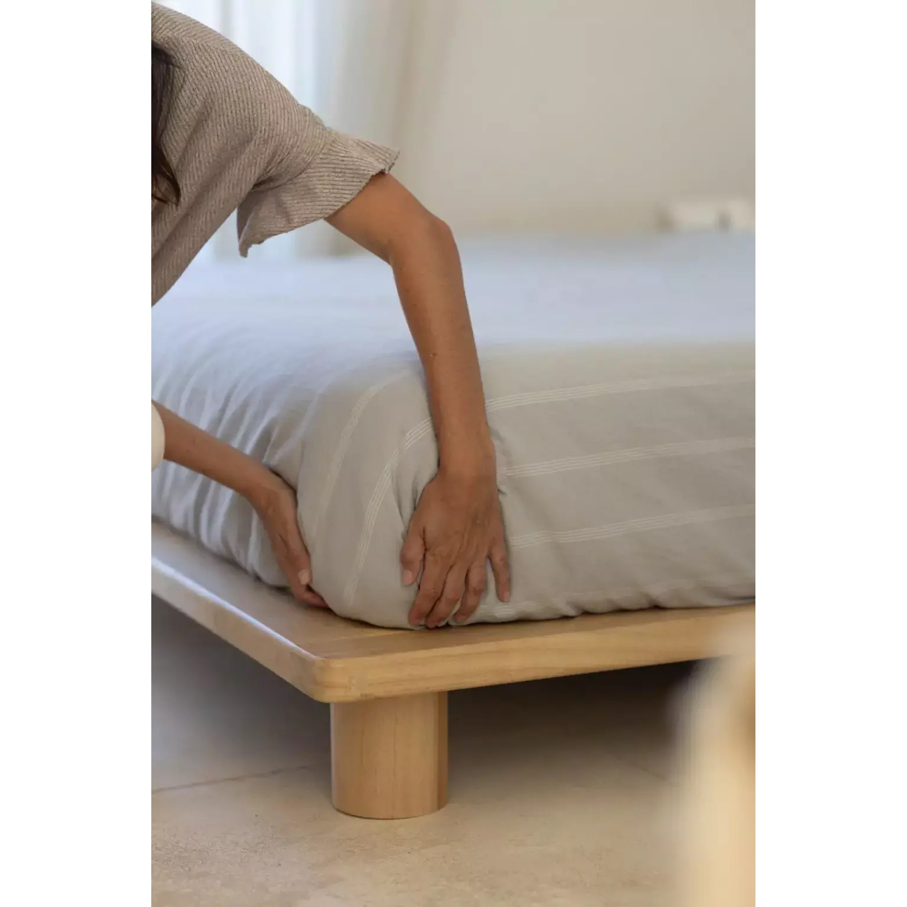 Cama Caprice madera maciza / 1.5 plazas  2