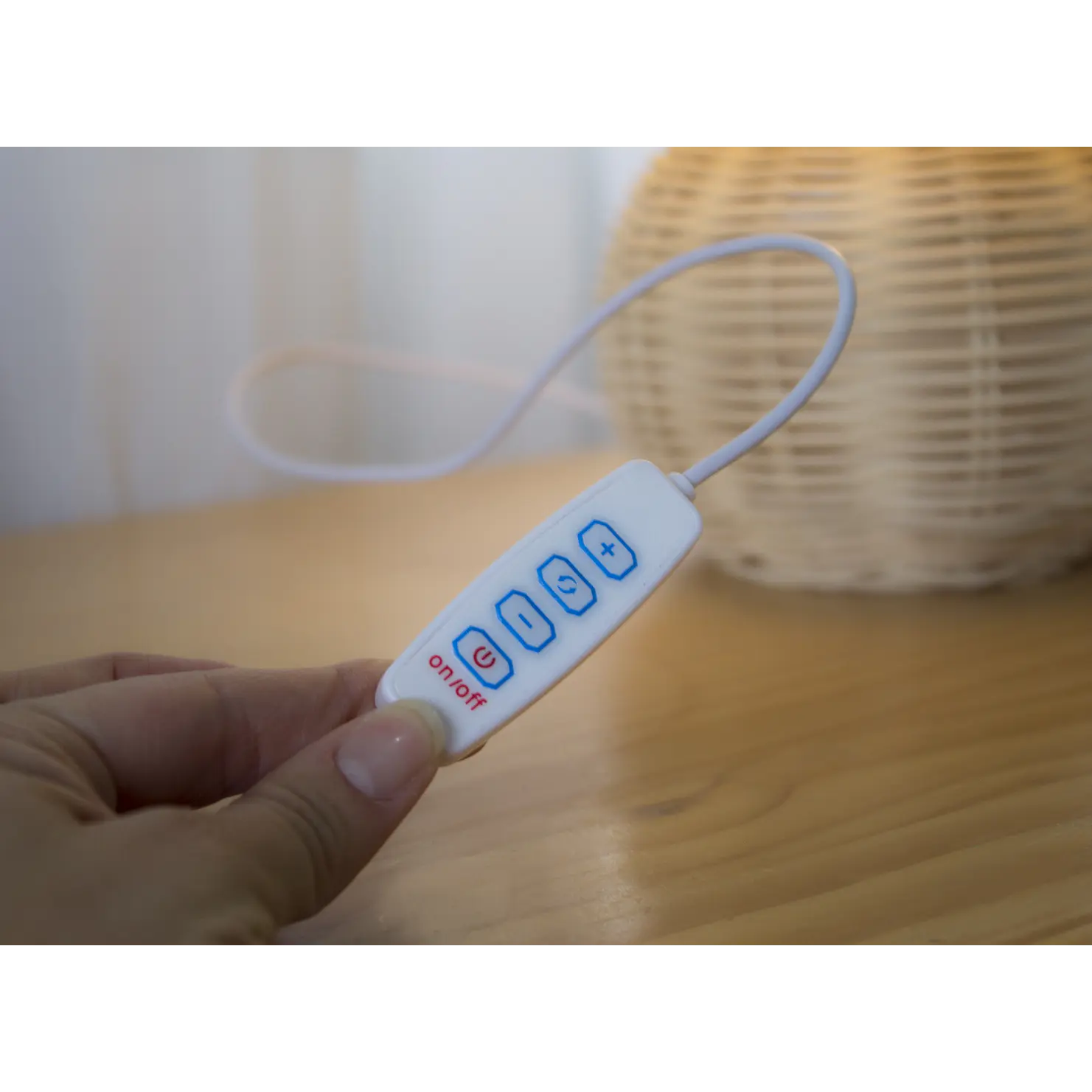 Lámpara tejida en Ratán  3