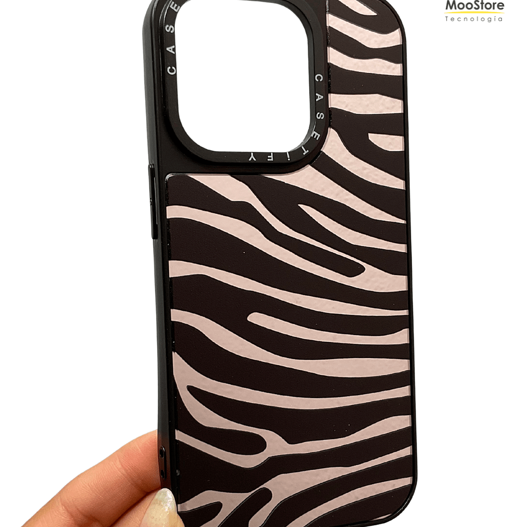 Carcasa iPhone diseño animal print espejo  1