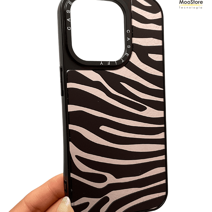 Carcasa iPhone diseño animal print espejo  1