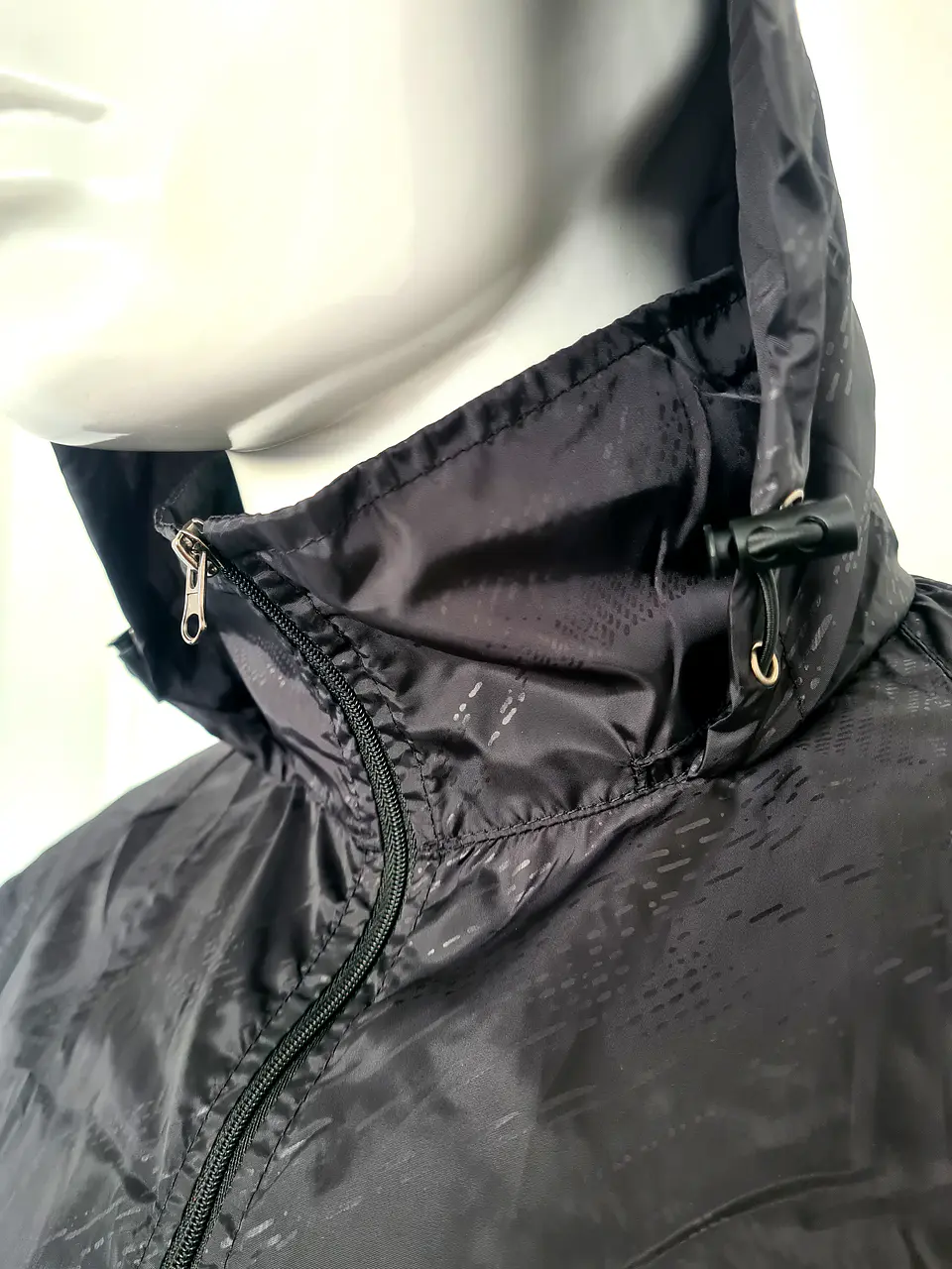 Chaqueta Cortaviento Negro Impermeable Con Gorro Unisex Lightseam 5