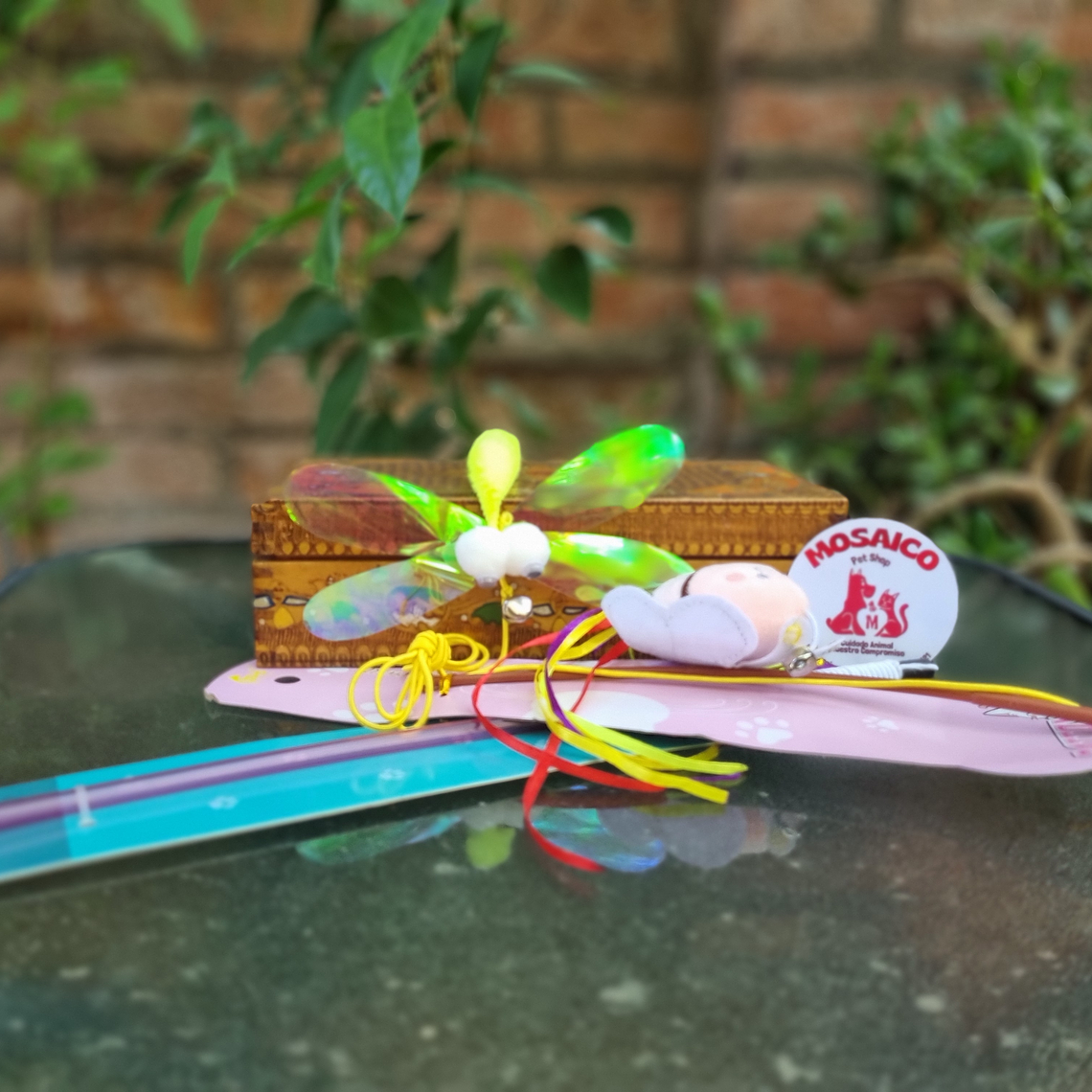 Varilla Pelota de Goma con Plumas para Gato 1