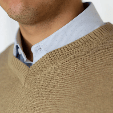 Sweater Cuello V Clásico Beige