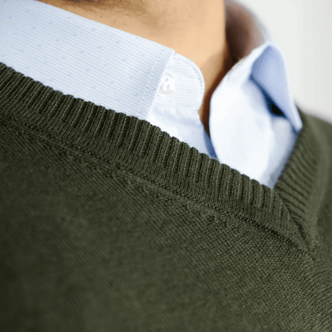 Sweater Cuello V Clásico Verde