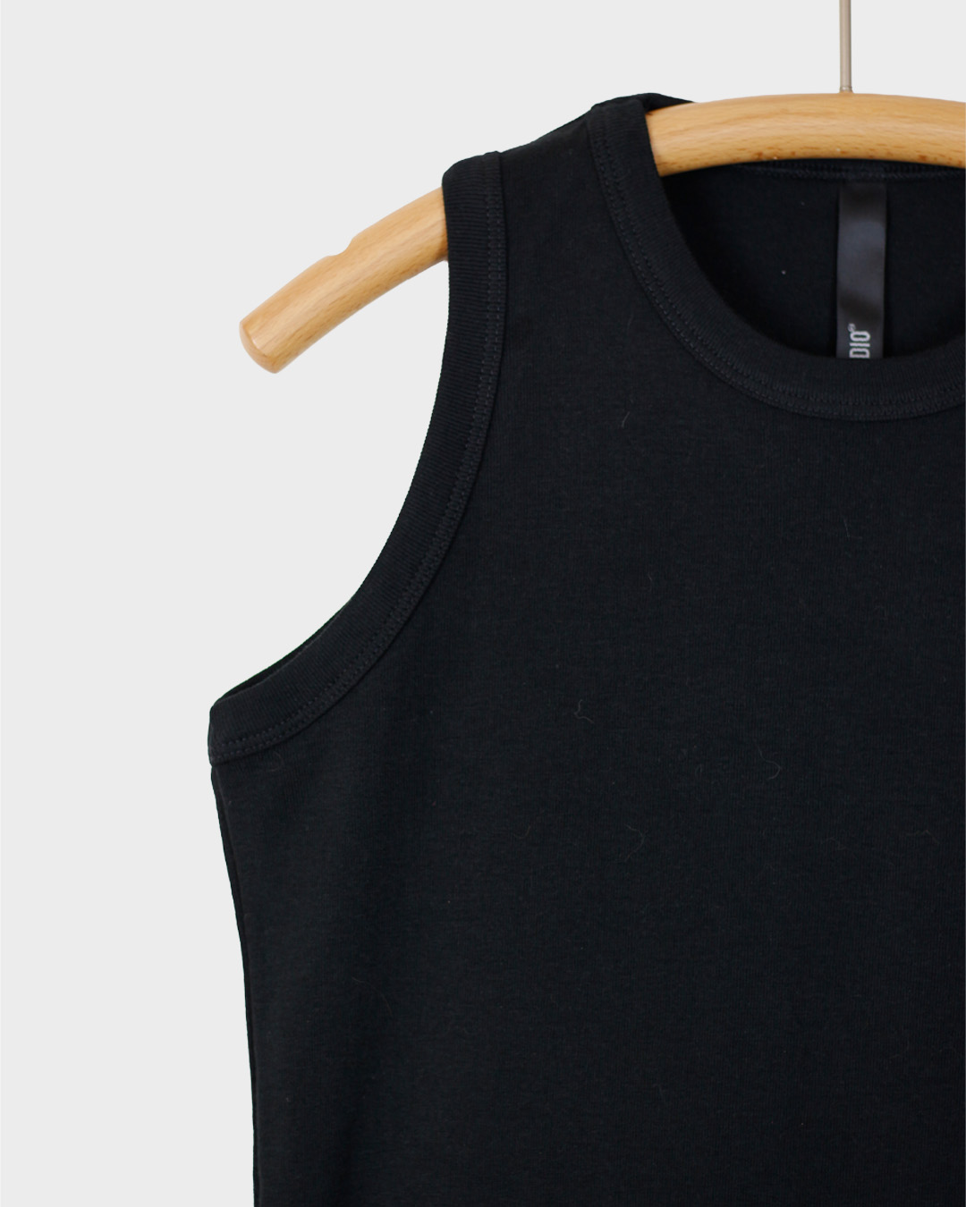 TANK TOP TOM NEGRO 2