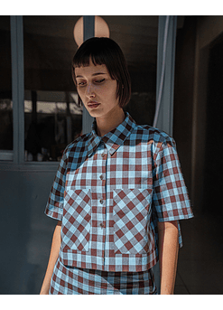 CAMISA WAY CROP CUADERNO BOLD MOCA