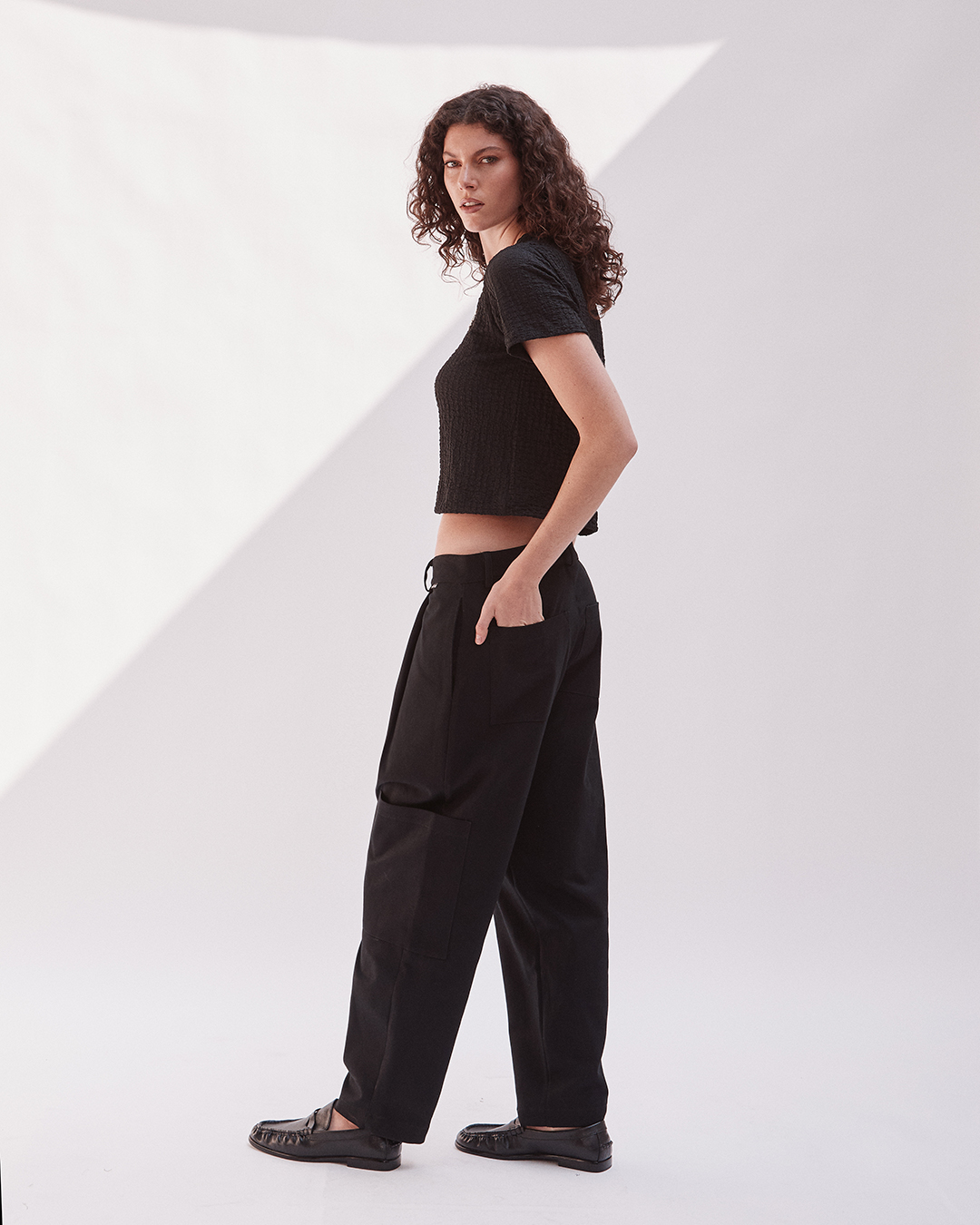 PANTALON RUMI UTILITARIO NEGRO 2