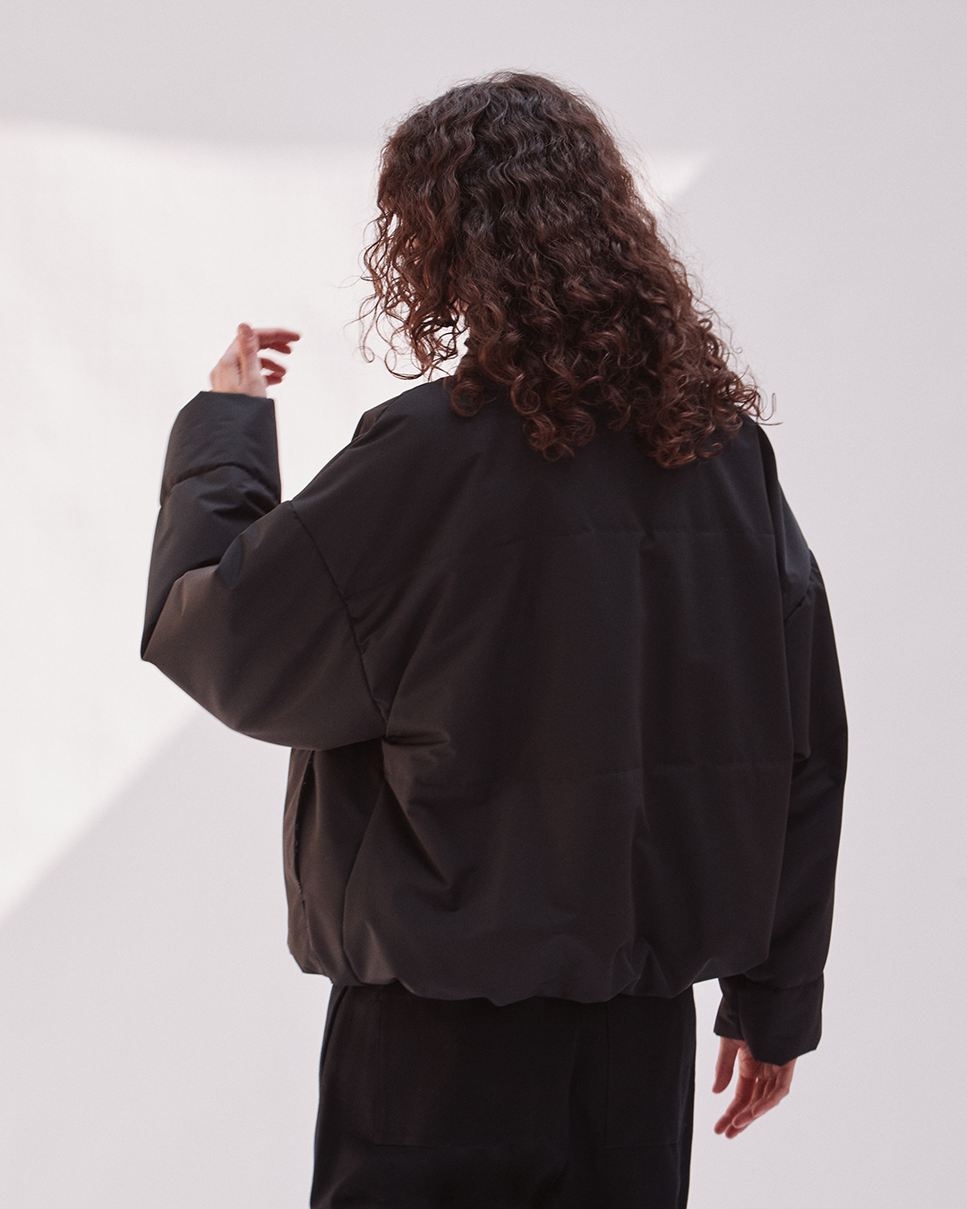 PARKA DERRIDA CROP NEGRA  8