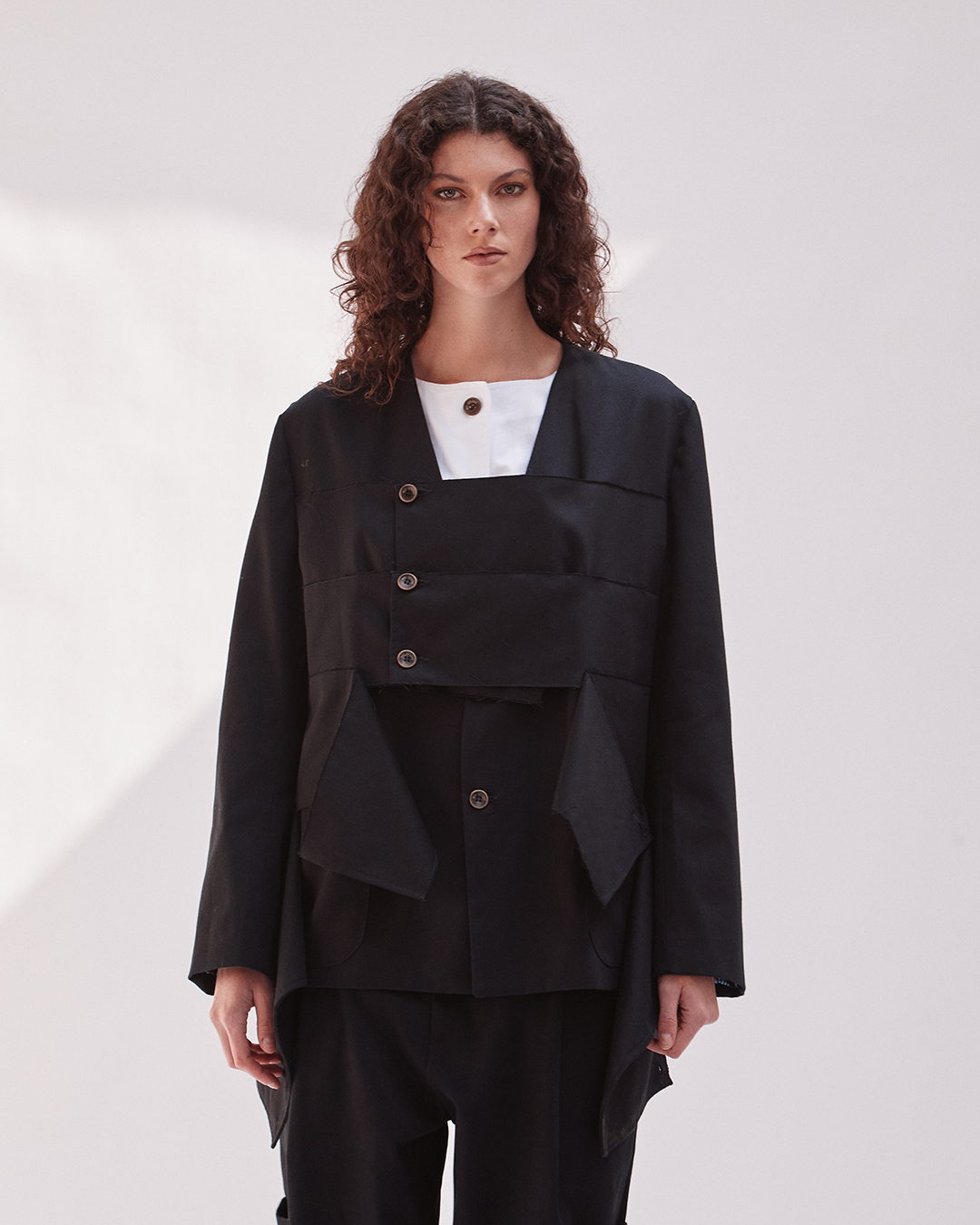 CHAQUETA ANKA ADJUST ME NEGRO 11