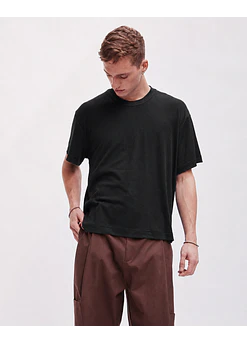 POLERA ATIQ ACANALADA NEGRA