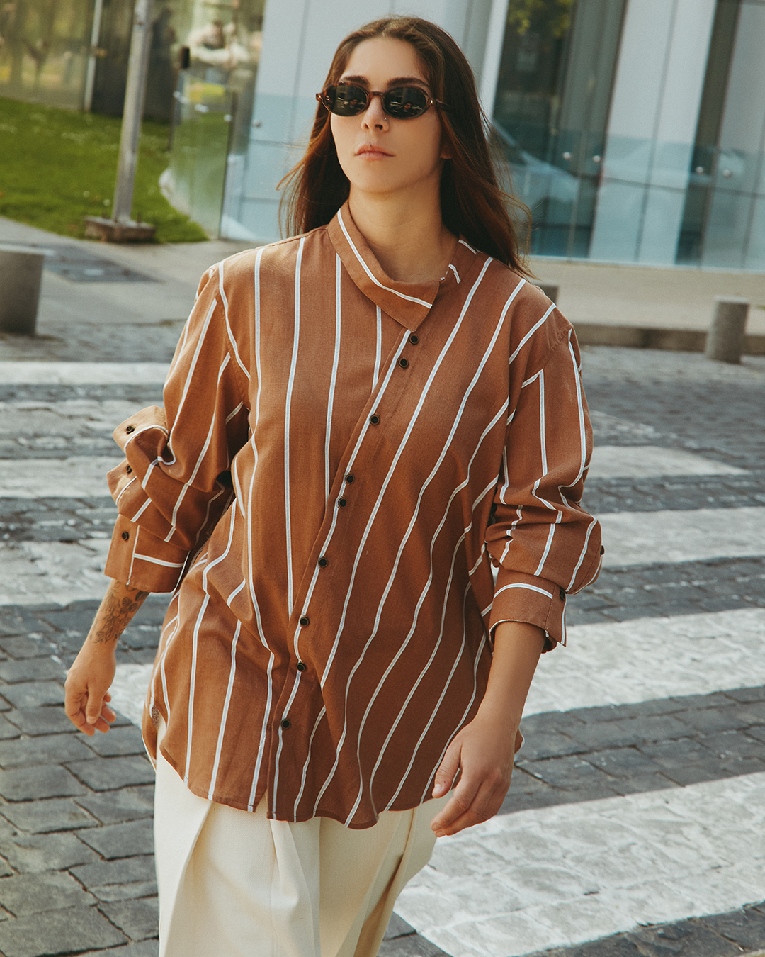 CAMISA MANA STRIPES CASTAÑA  2