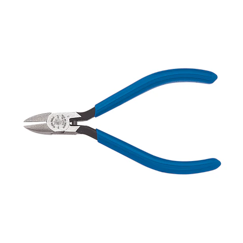 D257-4C KLEIN TOOLS Alicates de corte diagonal, electrónicos, de punta cónica, resorte, 4 pulgadas