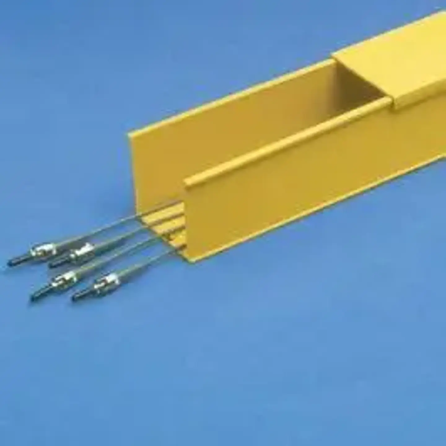 S2X2YL6NM PANDUIT Canal de ducto para cableado de pared sólida 1